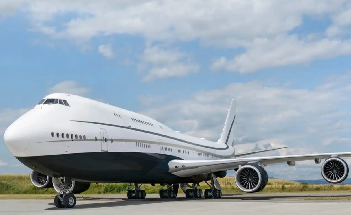 A Tour Of The Boeing 747 Flying Mansion